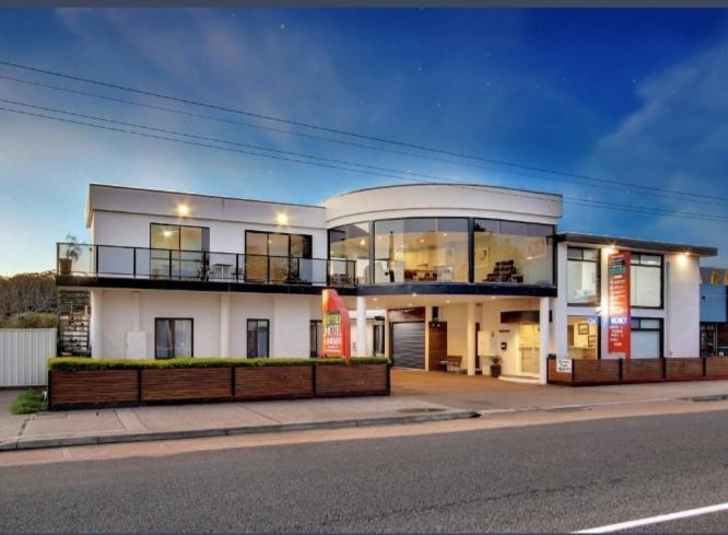 Heyfield Motel And Apartments Lakes Entrance Exterior photo