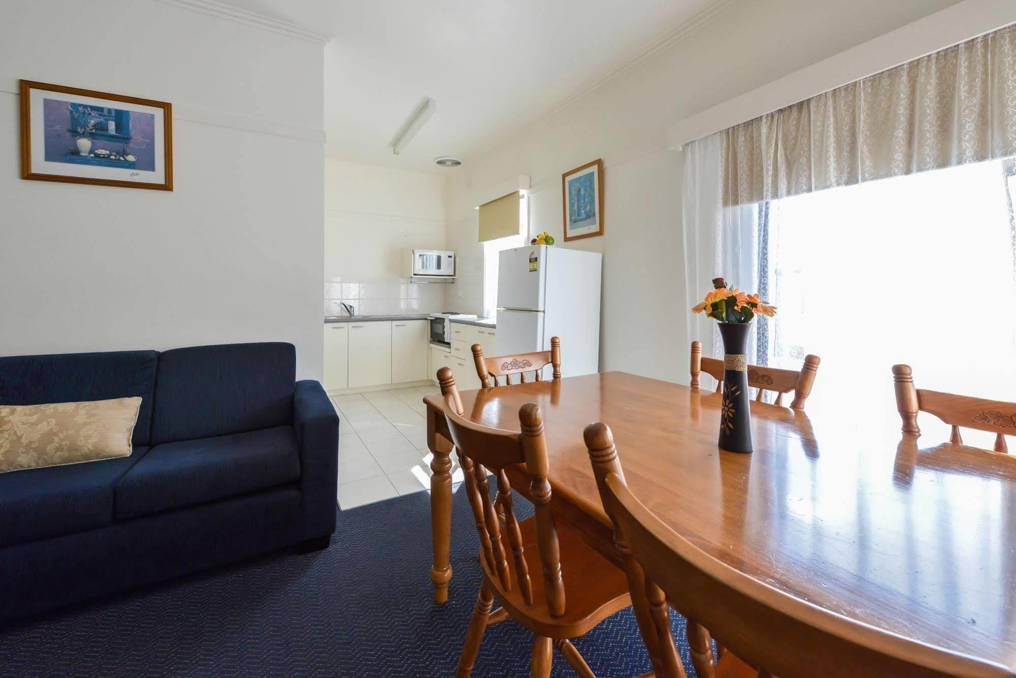 Heyfield Motel And Apartments Lakes Entrance Exterior photo